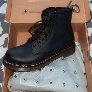 Dr Martens Chelsea Boots